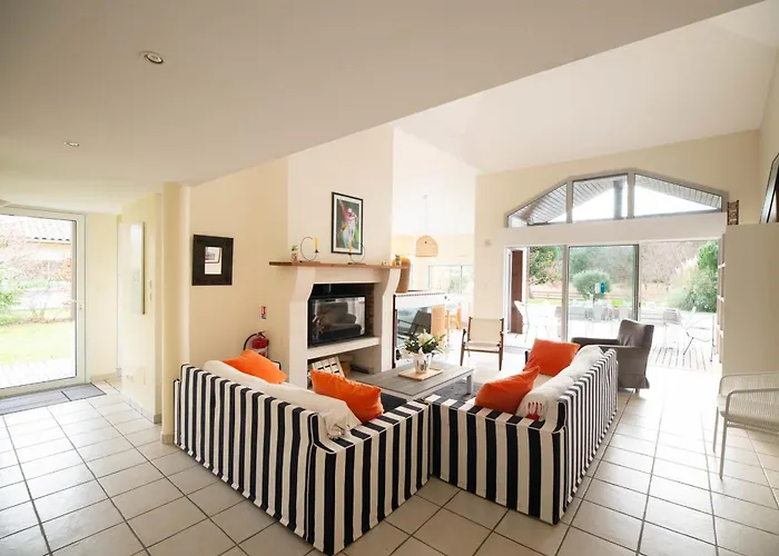 Dom wakacyjny 145 M Near Ocean With Pool And Garden