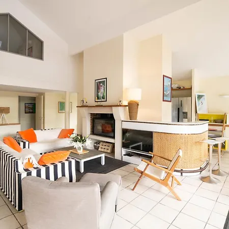 145 M Near Ocean With Pool And Garden Nyaraló