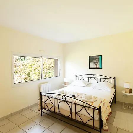 145 M Near Ocean With Pool And Garden Nyaraló